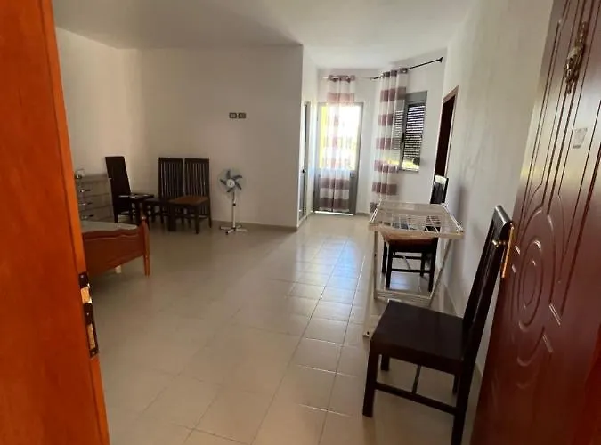 Garden Albania Hostal Golem (Tirana)